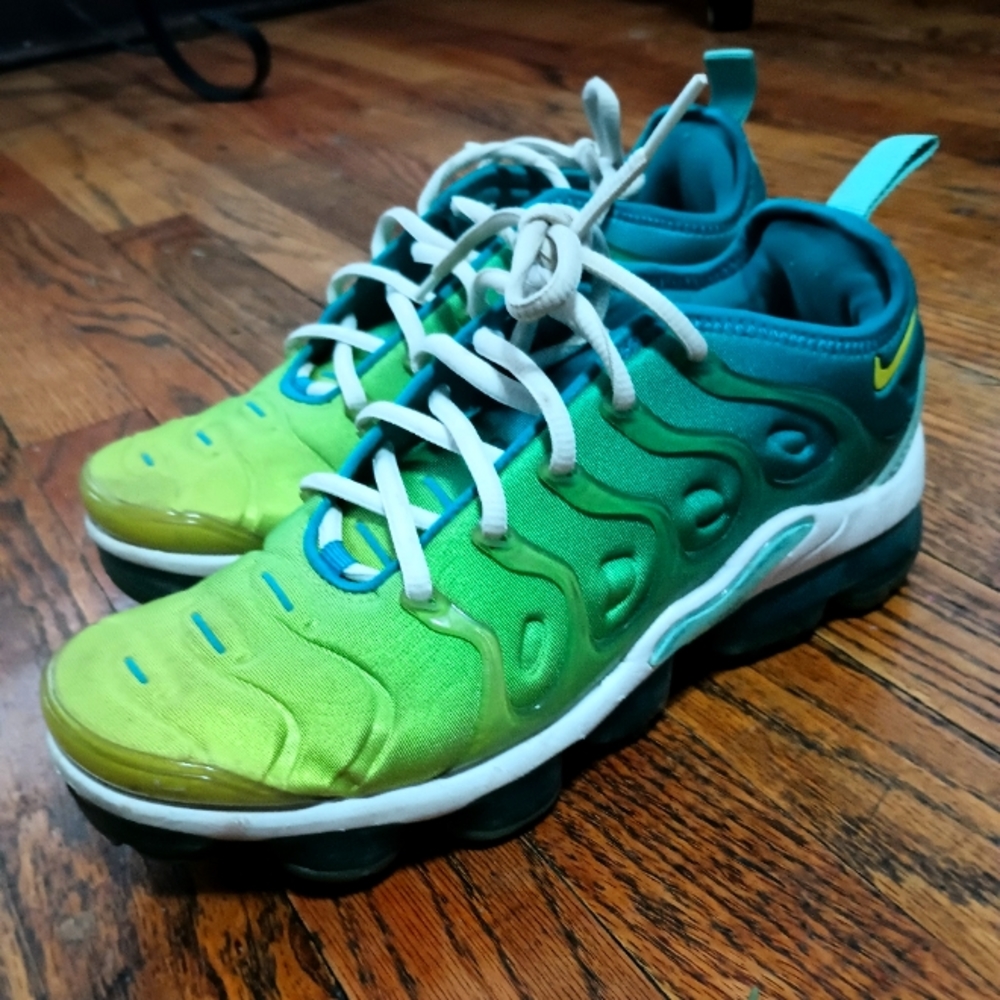 Nike Green Sneakers with VaporMax Cushioning